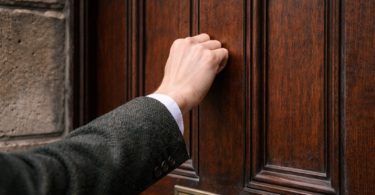 hand knocking on door
